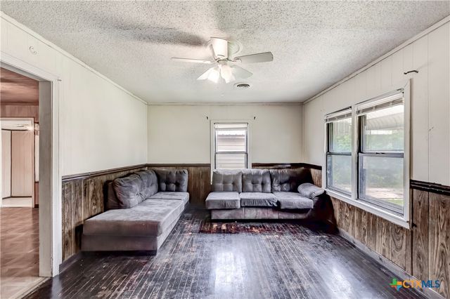 104 E Reagan Avenue, Copperas Cove, TX 76522