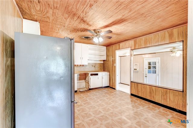 104 E Reagan Avenue, Copperas Cove, TX 76522