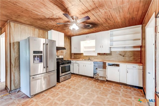 104 E Reagan Avenue, Copperas Cove, TX 76522