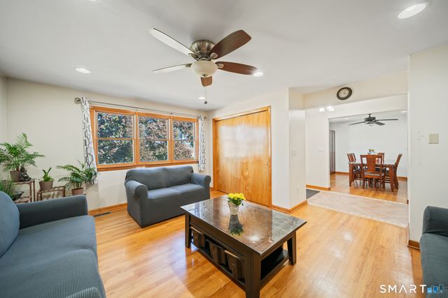 121 Bridgeview Place, Stratford, CT 06614