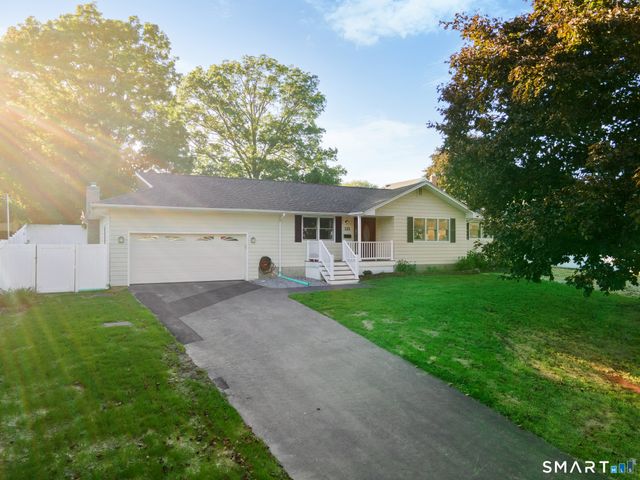 121 Bridgeview Place, Stratford, CT 06614