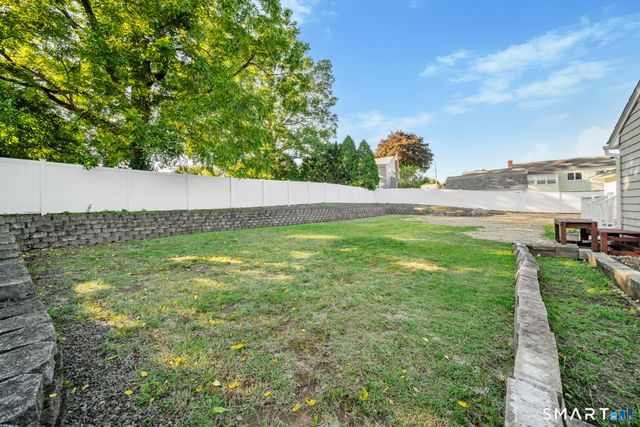 121 Bridgeview Place, Stratford, CT 06614