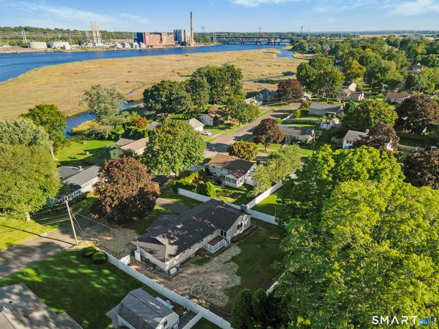 121 Bridgeview Place, Stratford, CT 06614