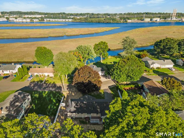 121 Bridgeview Place, Stratford, CT 06614