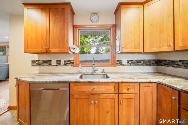 121 Bridgeview Place, Stratford, CT 06614