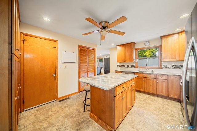121 Bridgeview Place, Stratford, CT 06614