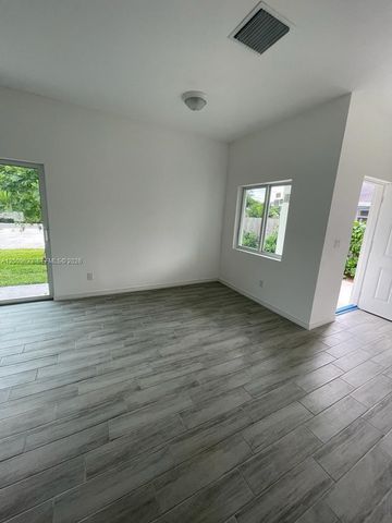 920 NW 81st St, Miami, FL 33150