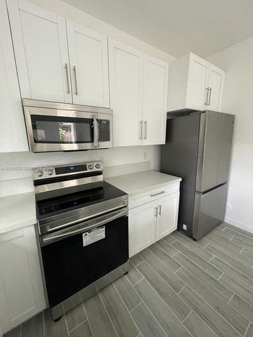 920 NW 81st St, Miami, FL 33150