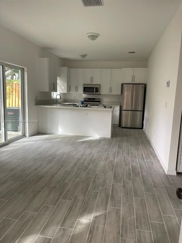 920 NW 81st St, Miami, FL 33150