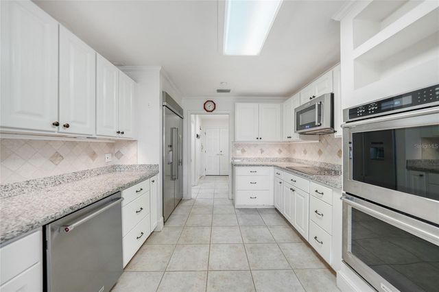 24358 SW KINGSWAY CIRCLE, Lake Suzy, FL 34269