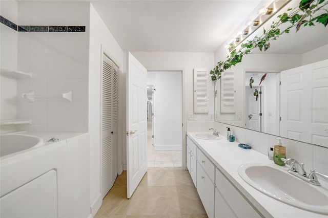 24358 SW KINGSWAY CIRCLE, Lake Suzy, FL 34269