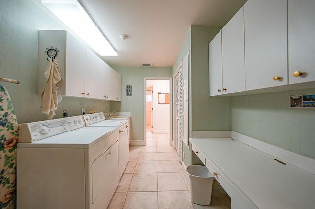 24358 SW KINGSWAY CIRCLE, Lake Suzy, FL 34269