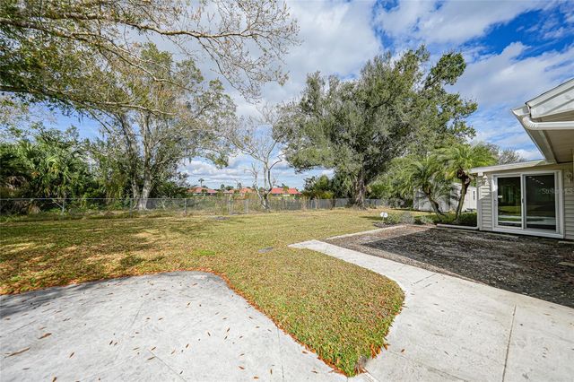 24358 SW KINGSWAY CIRCLE, Lake Suzy, FL 34269
