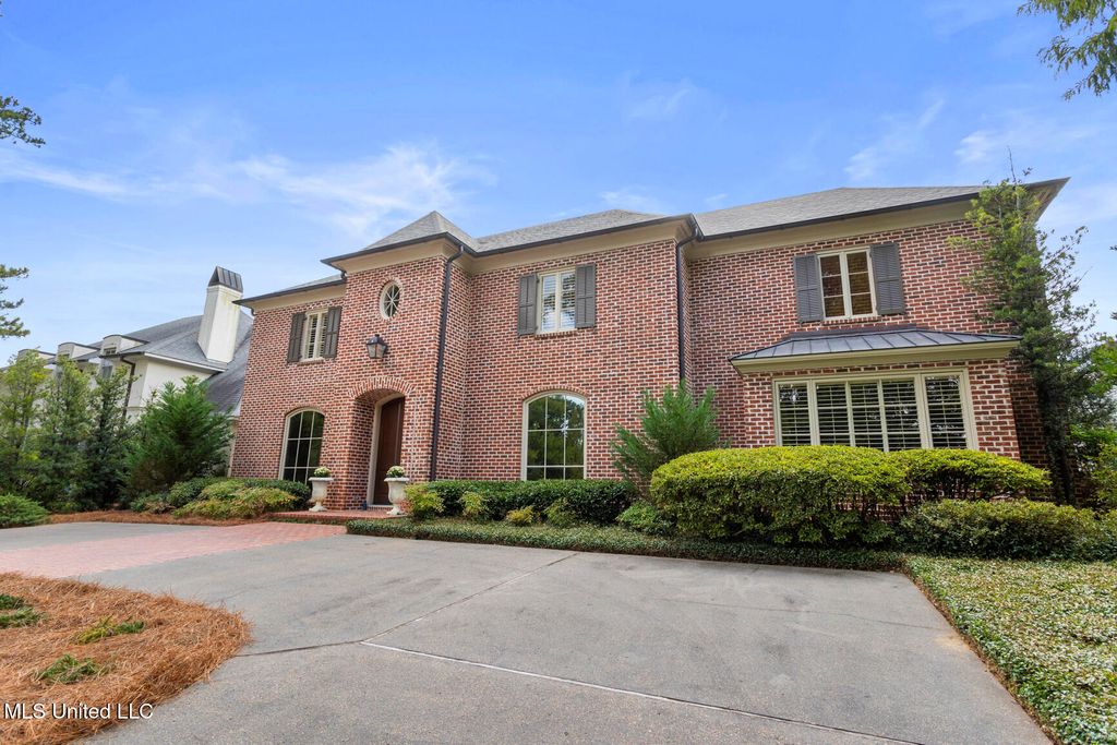 9 Cypress Lane, Jackson, MS 39211