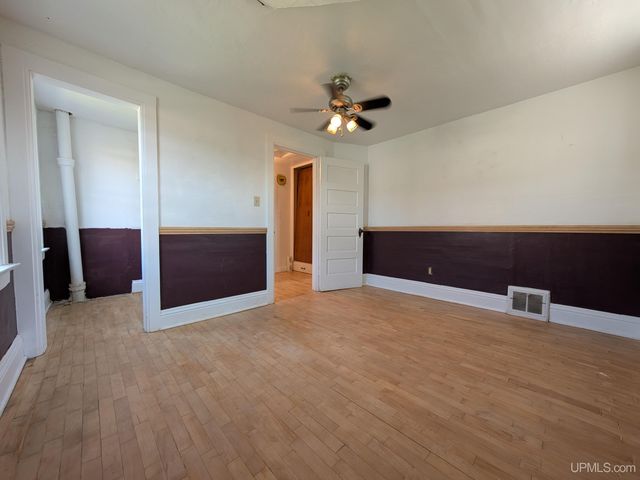 201 Lennox Place, Caspian, MI 49920