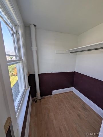 201 Lennox Place, Caspian, MI 49920