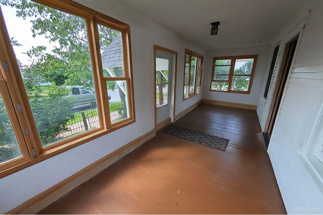 201 Lennox Place, Caspian, MI 49920