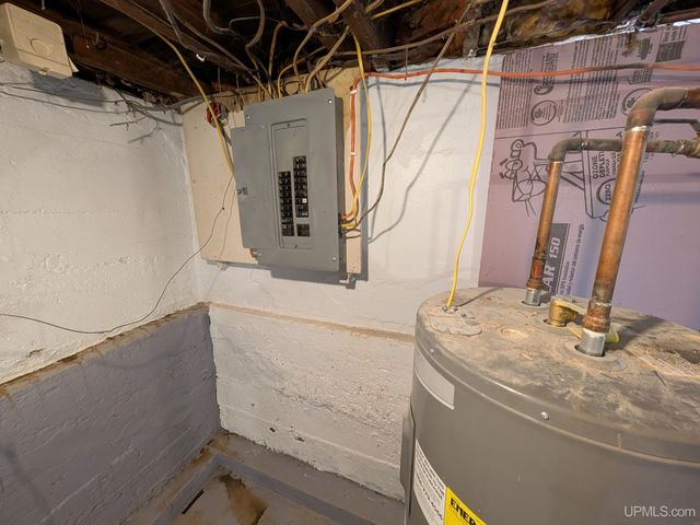 201 Lennox Place, Caspian, MI 49920