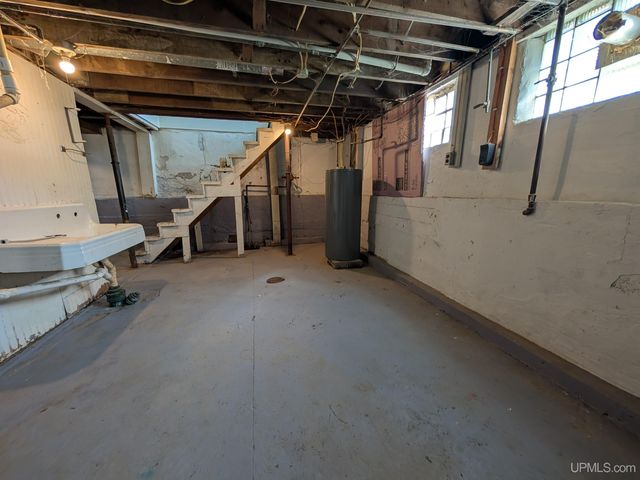 201 Lennox Place, Caspian, MI 49920