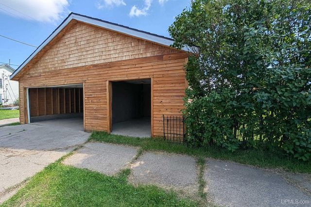 201 Lennox Place, Caspian, MI 49920