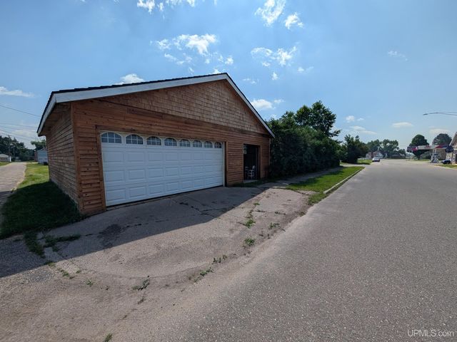 201 Lennox Place, Caspian, MI 49920