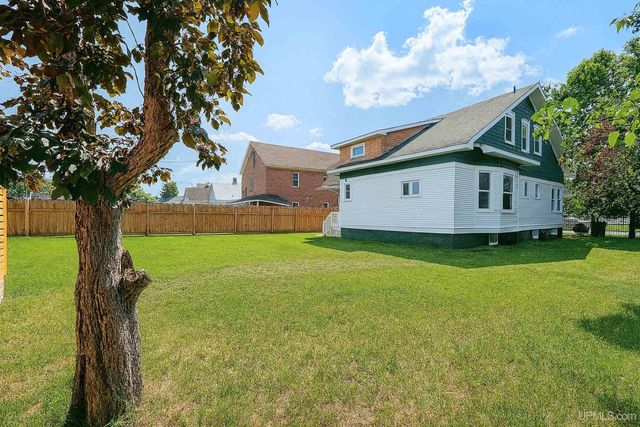 201 Lennox Place, Caspian, MI 49920