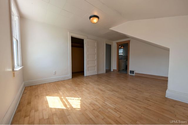 201 Lennox Place, Caspian, MI 49920