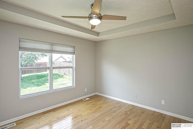 5520 N 151st Street, Omaha, NE 68116