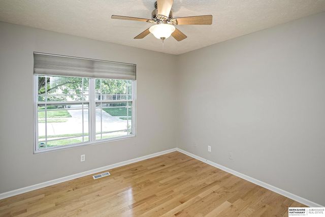 5520 N 151st Street, Omaha, NE 68116