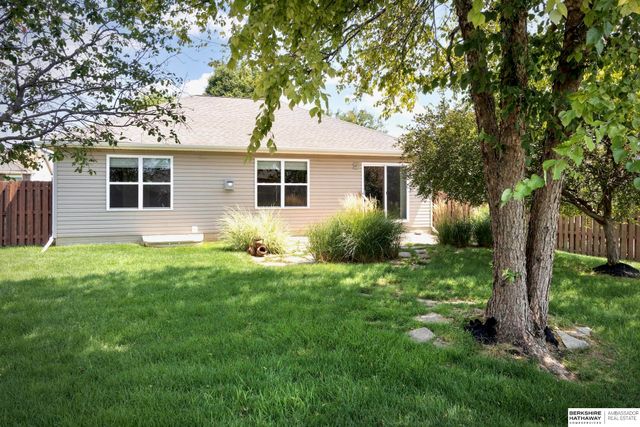 5520 N 151st Street, Omaha, NE 68116