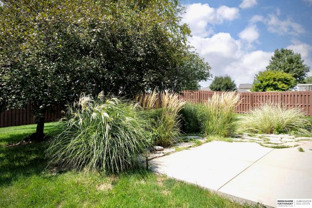 5520 N 151st Street, Omaha, NE 68116