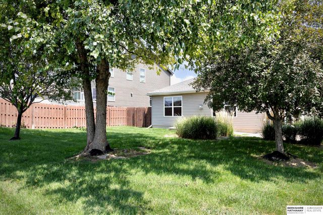 5520 N 151st Street, Omaha, NE 68116