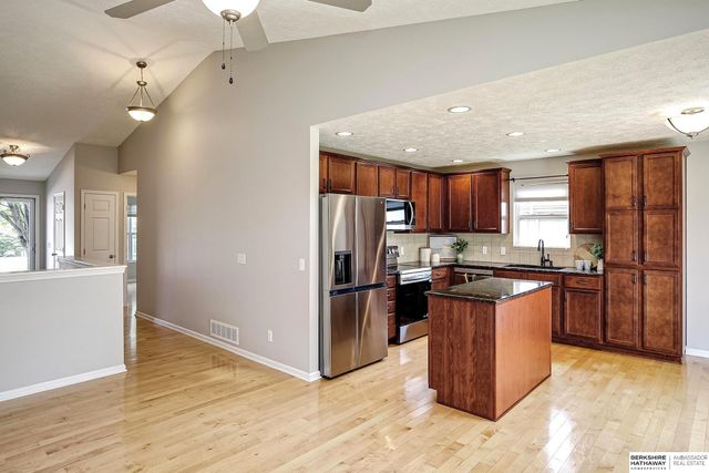 5520 N 151st Street, Omaha, NE 68116