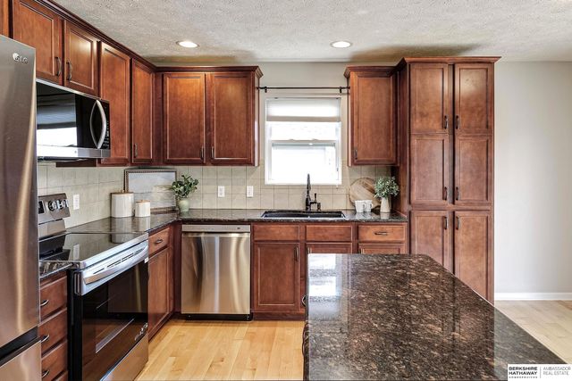 5520 N 151st Street, Omaha, NE 68116