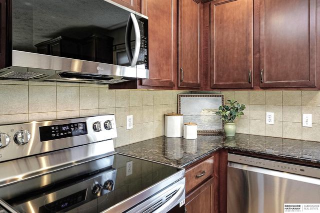 5520 N 151st Street, Omaha, NE 68116