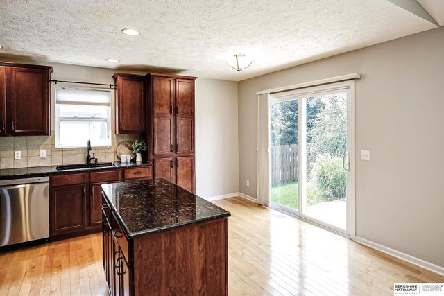 5520 N 151st Street, Omaha, NE 68116