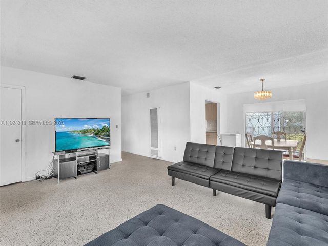 19820 NW 39th Ave, Miami Gardens, FL 33055