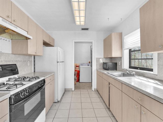 19820 NW 39th Ave, Miami Gardens, FL 33055