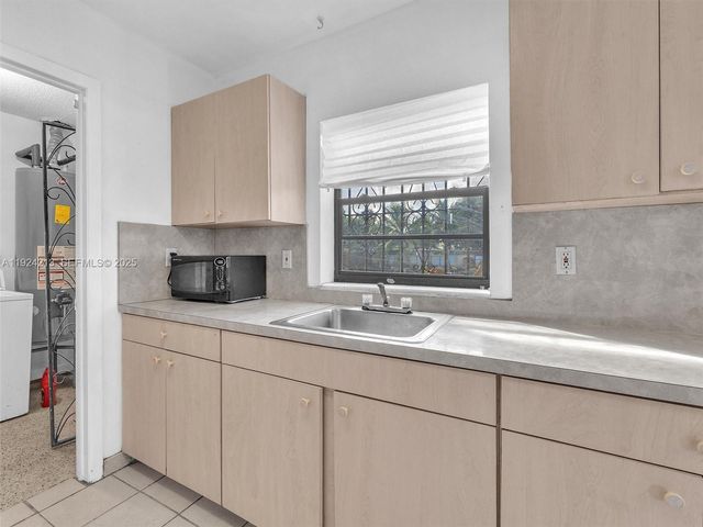 19820 NW 39th Ave, Miami Gardens, FL 33055