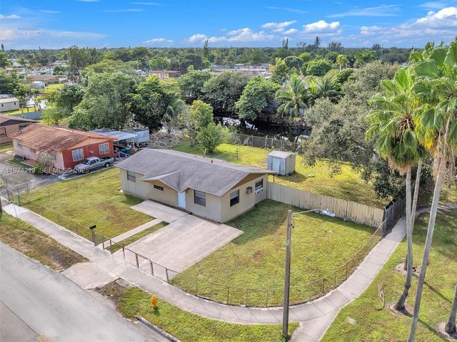 19820 NW 39th Ave, Miami Gardens, FL 33055