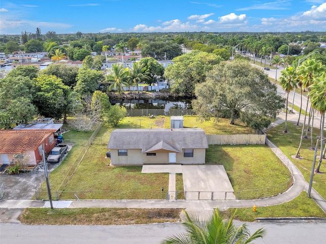 19820 NW 39th Ave, Miami Gardens, FL 33055