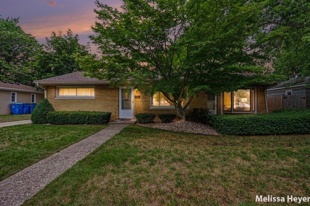 1121 Park Avenue, Grand Haven, MI 49417