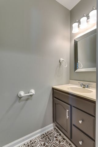 6003 Hill Cir, Bon Aqua, TN 37025
