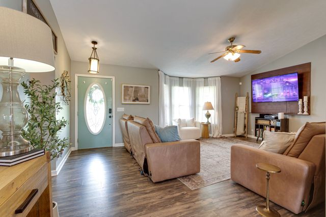 6003 Hill Cir, Bon Aqua, TN 37025