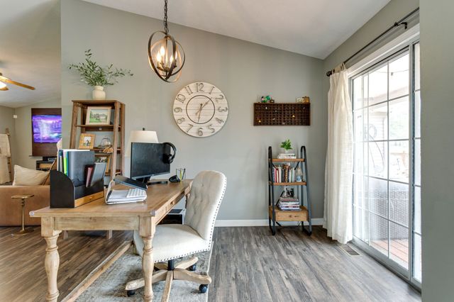 6003 Hill Cir, Bon Aqua, TN 37025