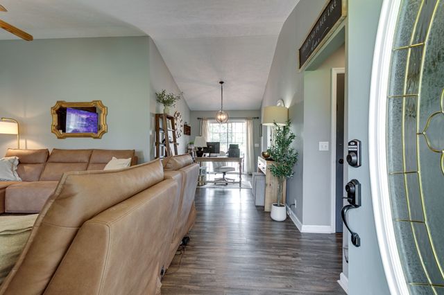 6003 Hill Cir, Bon Aqua, TN 37025