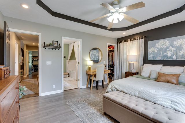 6003 Hill Cir, Bon Aqua, TN 37025