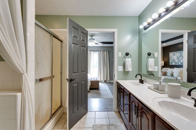 6003 Hill Cir, Bon Aqua, TN 37025