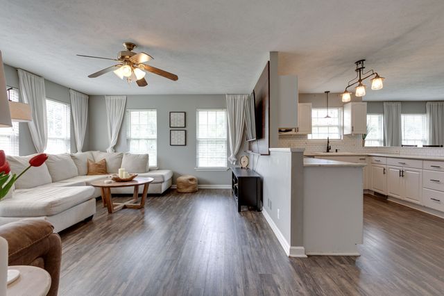 6003 Hill Cir, Bon Aqua, TN 37025