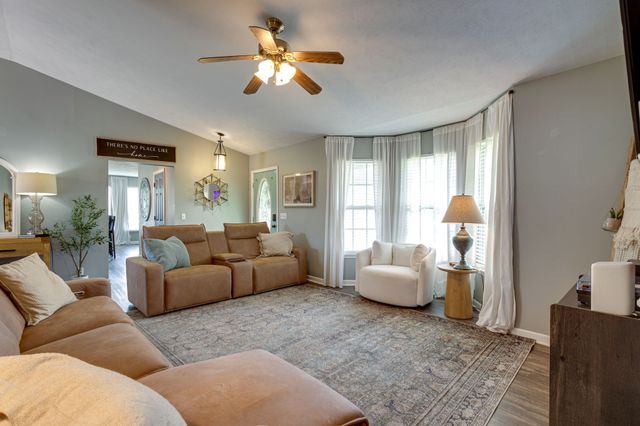 6003 Hill Cir, Bon Aqua, TN 37025